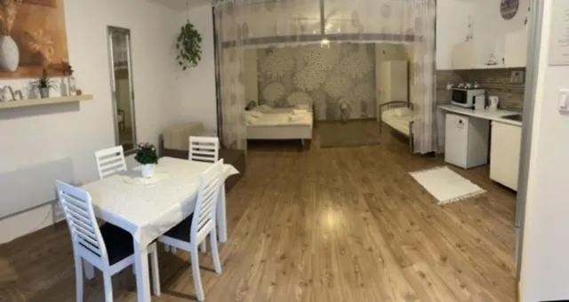 Mini Vendeghaz בודארוס